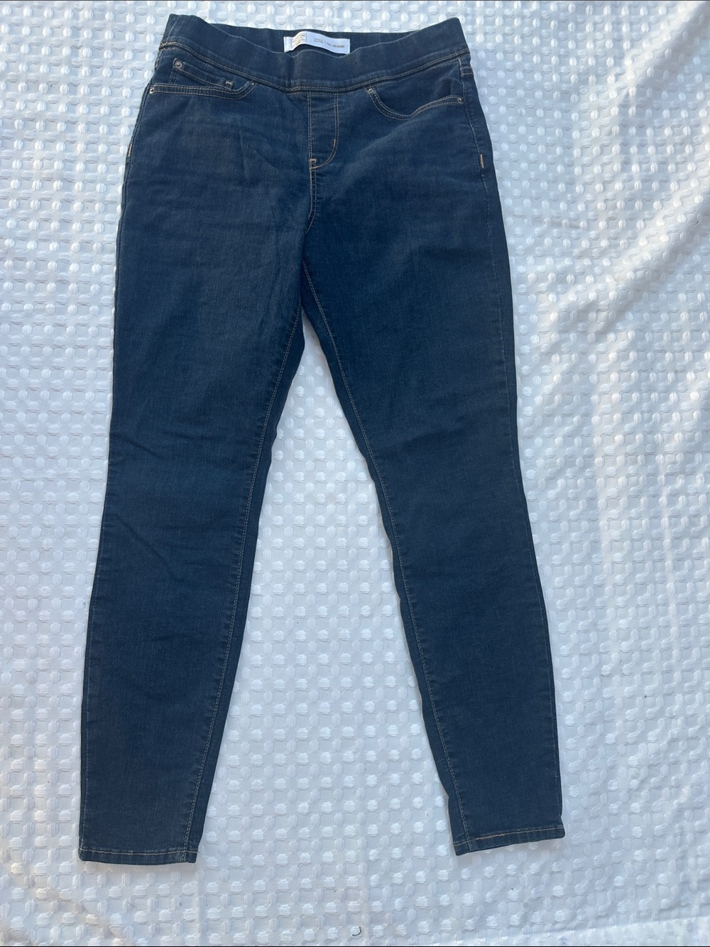 Levi’s Pull On Totally Shaping Jeans 30x30